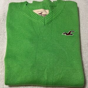 Hollister Men's Vibrant Green V-Neck Sweater